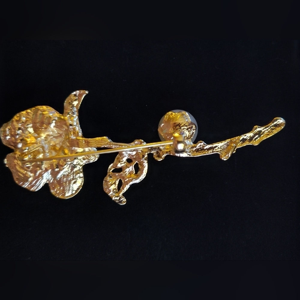 Lovely Goldtone Brooch with Pearl Accent - Picture 2 of 2